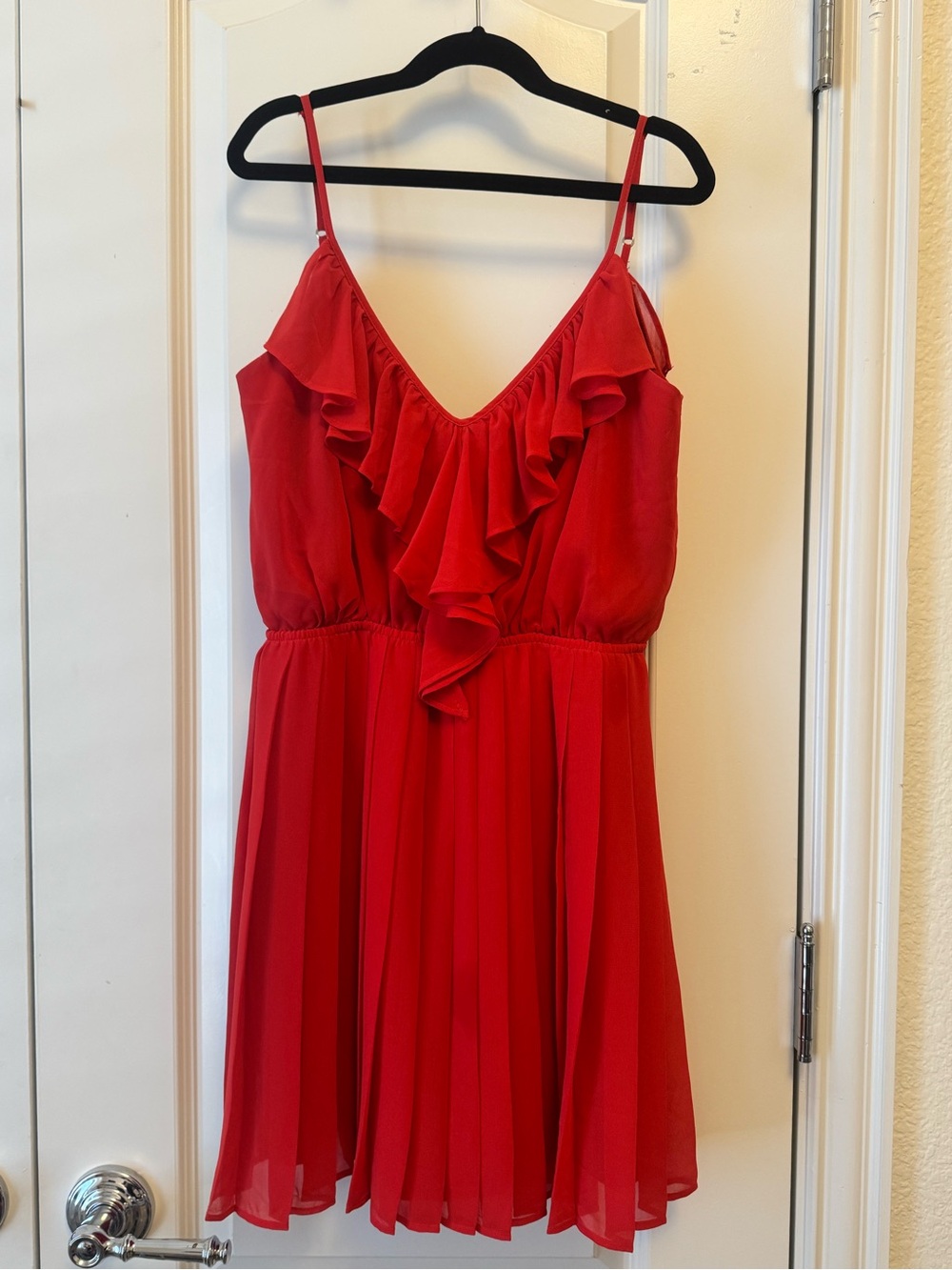 BCBGeneration Red Ruffled V-Neck Pleated Mini Dress - Women’s XXS